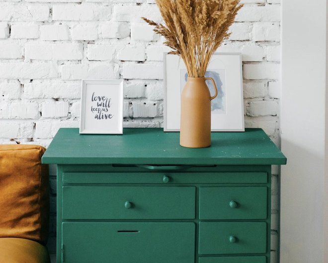 Green furniture with a bouquet of bees in a vase and 2 frames for decoration